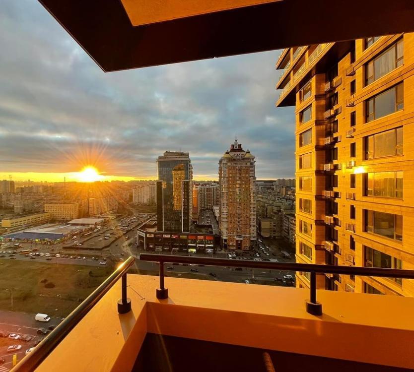 1 Room 60M2 Center Of Obolon Near River Side. 11 Floor Kyiv Exterior photo